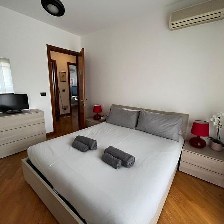 Bedandbreakfast Eni Torri Lombarde San Donato Bbqueen San Donato Milanese Exterior foto
