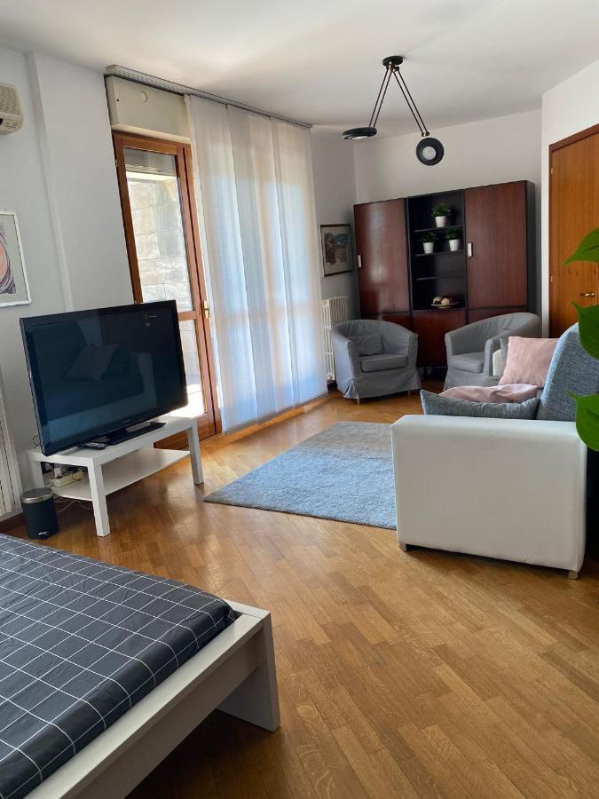 Bedandbreakfast Eni Torri Lombarde San Donato Bbqueen San Donato Milanese Exterior foto