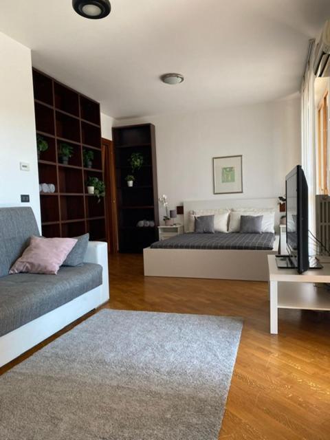 Bedandbreakfast Eni Torri Lombarde San Donato Bbqueen San Donato Milanese Exterior foto