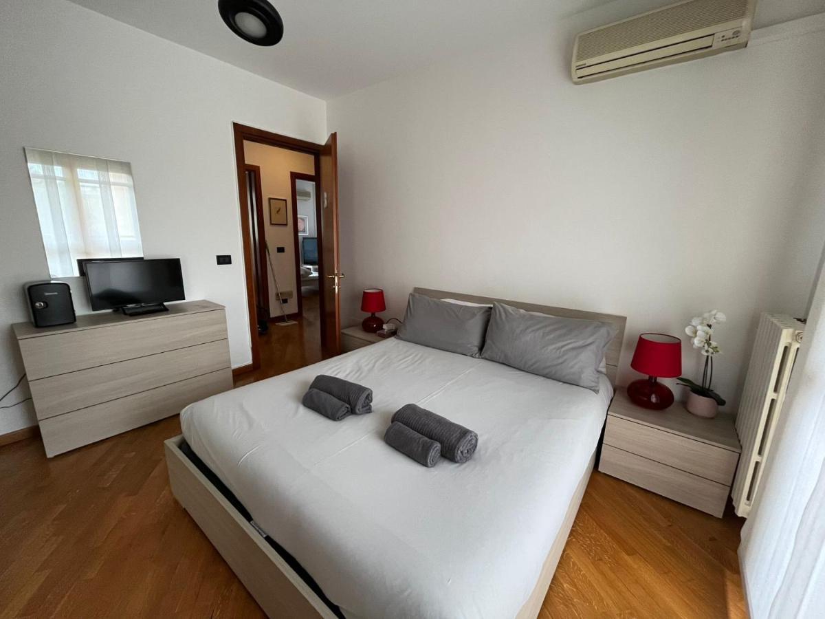 Bedandbreakfast Eni Torri Lombarde San Donato Bbqueen San Donato Milanese Exterior foto