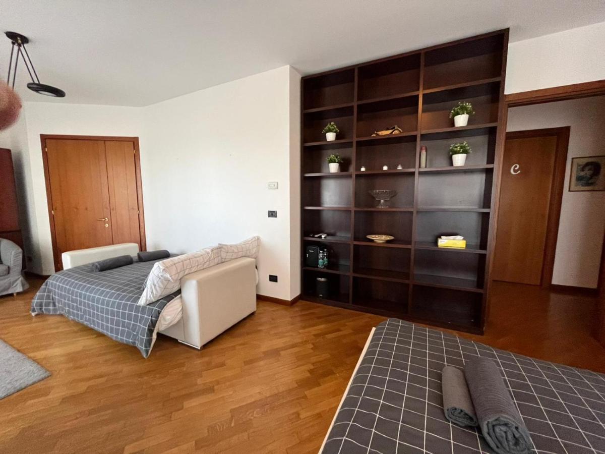 Bedandbreakfast Eni Torri Lombarde San Donato Bbqueen San Donato Milanese Exterior foto